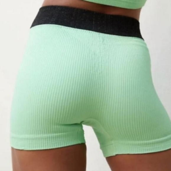 Free People Movement Prajna Shorts in Fresh Cut NWT - Picture 2 of 7